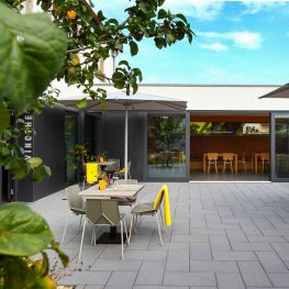 Saisonbeginn Bistro mit Weinterrasse